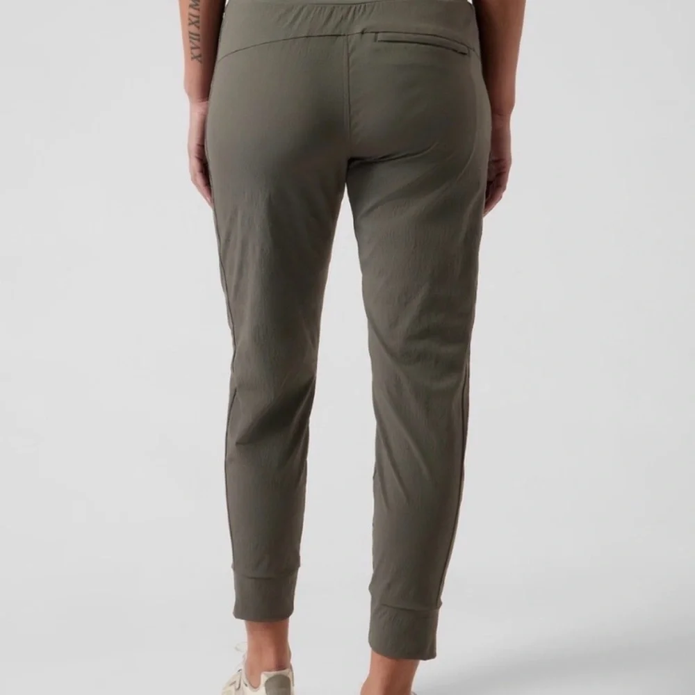 Athleta Trekkie North Jogger Olive Green Pants Size 8 Lightweight Travel Hiking - Picture 2 of 9